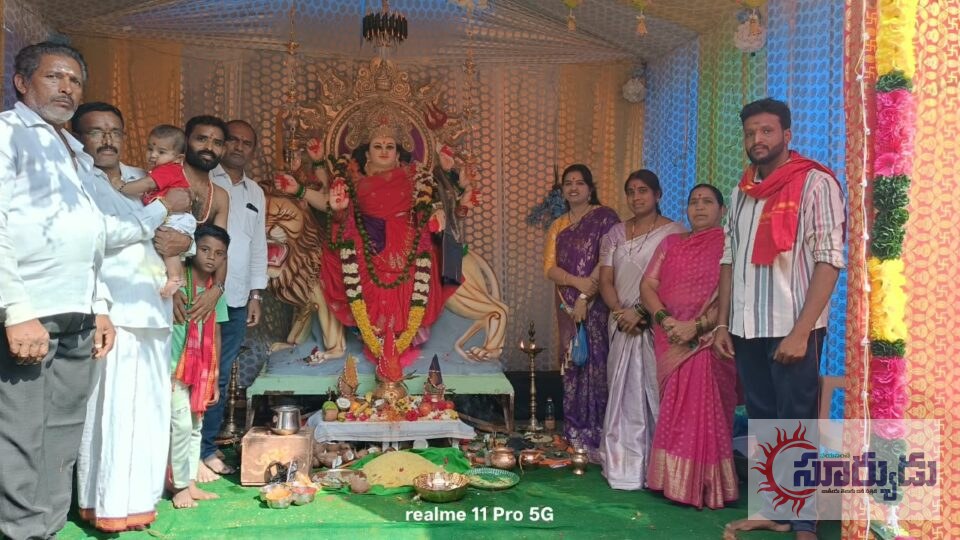 దుర్గామాత కుంకుమార్చన పూజలో పాల్గొన్న మాజీ జెడ్పీటీసీ తాండ్ర విశాల శ్రవణ్ రెడ్డి