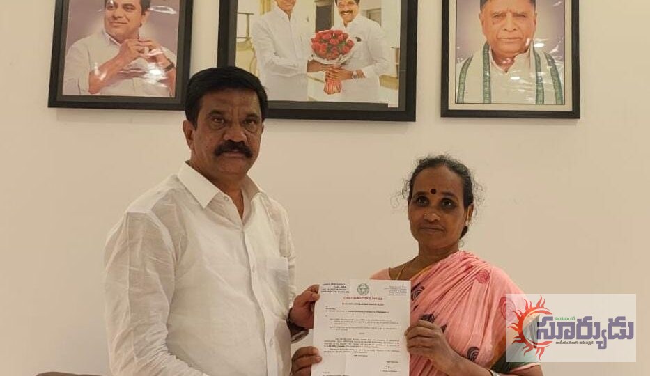 2లక్షల ఎల్‌ఓసీ అందజేసిన మాజీ మంత్రి, ఎమ్మెల్యే వేముల ప్రశాంత్ రెడ్డి