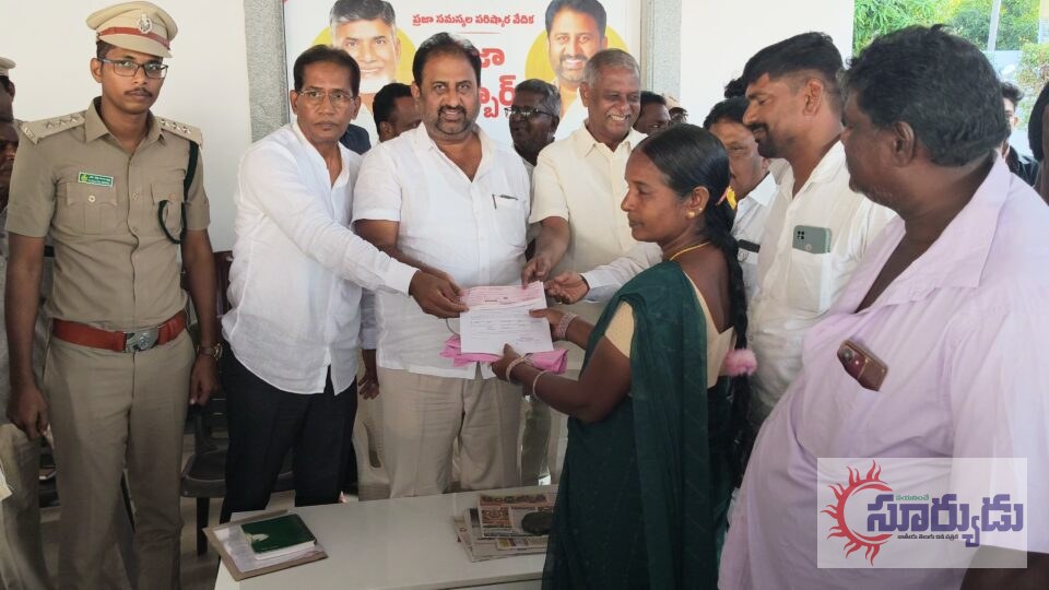 మగసానితిప్ప, మగసానితిప్ప కాలనీ, బైరవలంక వన సంరక్షణ సమితులకు రూ.15,40,299 విలువైన చెక్కుల పంపిణీ