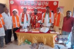 బీజేపీలో చేరిన సుంకరపాలెం మాజీ సర్పంచ్ నాగేశ్వరరావుఅమలాపురం జిల్లా పార్టీ కార్యాలయంలో ఘనంగా ఆహ్వానం