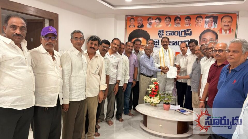 9వ ఫేజ్ కాలనీ సంక్షేమ సంఘం నూతన కార్యవర్గ సభ్యులతో సమావేశమైన టీపీసీసీ ఉపాధ్యక్షులు, కూకట్‌పల్లి కాంగ్రెస్ పార్టీ ఇన్‌చార్జ్  బండి రమేష్