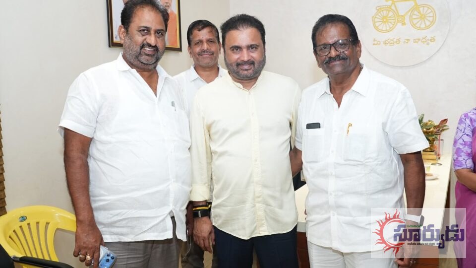 కూటమి ఐక్యతే విజయానికి మార్గం -మురమళ్ల సమావేశంలో స్థానిక ఎన్నికల్లో కూటమి విజయమే లక్ష్యం: సానా సతీష్