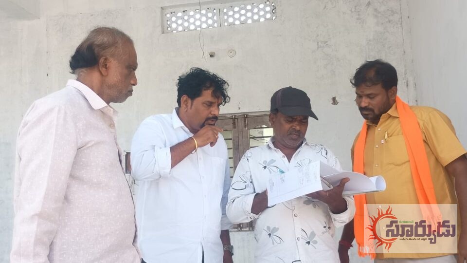 మార్కండేయ మందిరం సందర్శించిన దేవాదాయ ధర్మాదాయ శాఖ నిజాంబాద్ ఏఈ రమేష్ వెంకటేష్, స్థపతి సందర్శించారు,