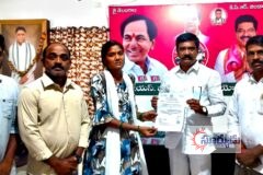 వైద్య ఖర్చుల నిమిత్తం రూ. 2 లక్షల ఎల్‌ఓసీ అందజేసిన ఎమ్మెల్యే వేముల ప్రశాంత్ రెడ్డి.