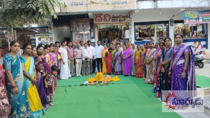భీంగల్‌ మున్సిపల్ పరిధిలో మహిళల కోలాహలం మధ్య ఘనంగా సద్దుల బతుకమ్మ వేడుకలు