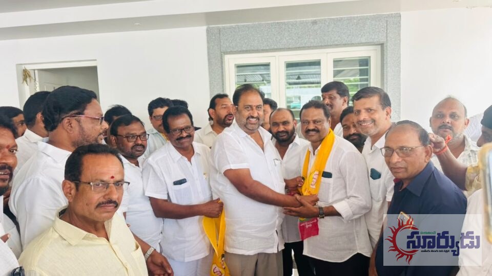 టీడీపీలో చేరిన ముమ్మిడివరం మాజీ సర్పంచ్ మట్ట రాంబాబు