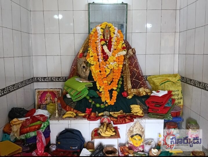 సరస్వతీ దేవి అవతారంలో కనకాపూర్ గ్రామంలో శ్రీ కనకదుర్గాదేవి అమ్మవారు
