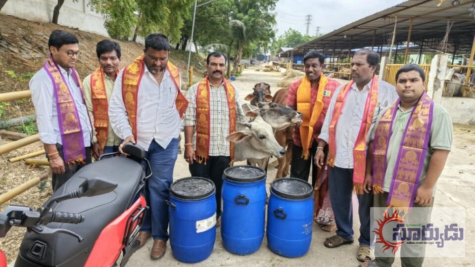 గోశాలలో ఘనంగా గో సేవ కార్యక్రమం