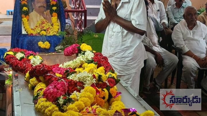 మాజీ ఎంపీ, ఎమ్మెల్యే బత్తుల బుచ్చి మహేశ్వరరావుకు నివాళులర్పించిన కంకటాల రామంస్వర్గస్తులైన నేతకు ఘన నివాళి -ఆర్యవైశ్య కార్పొరేషన్ డైరెక్టర్ సంతాపం