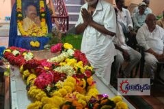 మాజీ ఎంపీ, ఎమ్మెల్యే బత్తుల బుచ్చి మహేశ్వరరావుకు నివాళులర్పించిన కంకటాల రామంస్వర్గస్తులైన నేతకు ఘన నివాళి -ఆర్యవైశ్య కార్పొరేషన్ డైరెక్టర్ సంతాపం