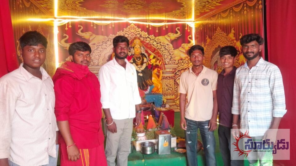 బాపూజీనగర్ లో ఘనంగా దేవి నవరాత్రి ఉత్సవాలు గురువారం రోజున అన్నదాన కార్యక్రమం,