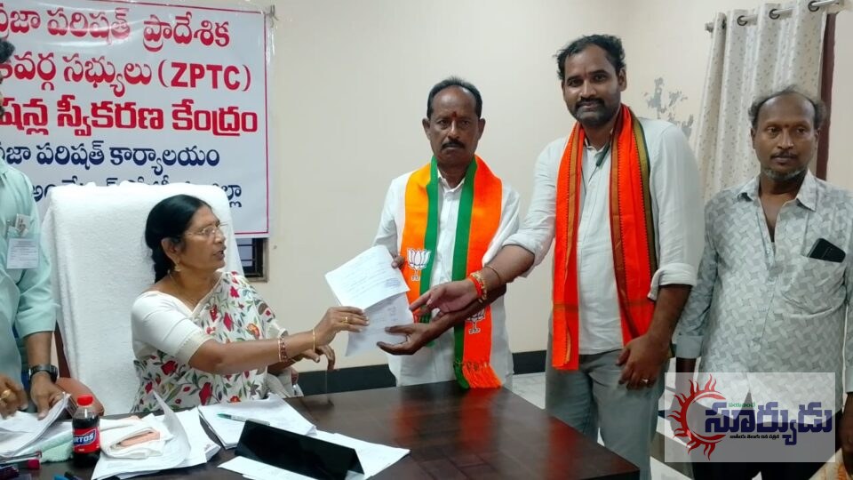 కొత్తపేట జడ్పీటీసీ బరిలో భాజపా ఇంచార్జ్ – పార్టీ ఆదేశంతో నామినేషన్ దాఖలు చేసిన పాలూరి