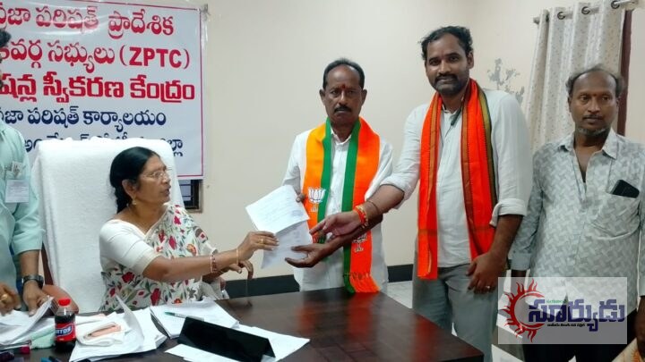 కొత్తపేట జడ్పీటీసీ బరిలో భాజపా ఇంచార్జ్ – పార్టీ ఆదేశంతో నామినేషన్ దాఖలు చేసిన పాలూరి