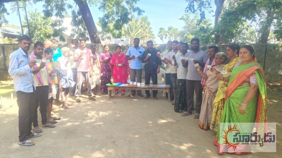 మొగ్గయ్యగూడెంలో 110 స్మార్ట్ రేషన్ కార్డుల పంపిణీ*