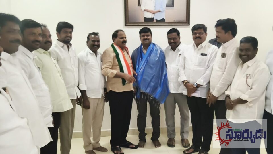 గ్రాడ్యుయేట్ల సమస్యల పరిష్కారానికి కృషి చేయాలి