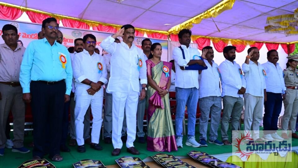 చదువుతో పాటు క్రీడల్లోనూ విద్యార్థులు రాణించాలి..క్రీడలతోనే మానసిక ఉల్లాసం, శారీరక దృఢత్వం.
