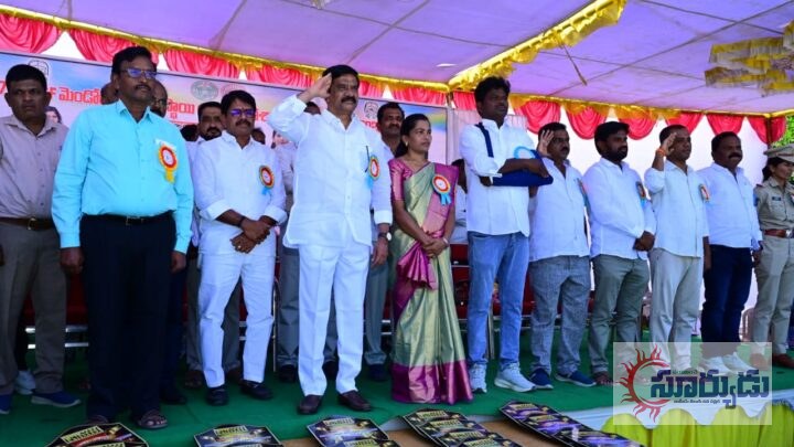 చదువుతో పాటు క్రీడల్లోనూ విద్యార్థులు రాణించాలి..క్రీడలతోనే మానసిక ఉల్లాసం, శారీరక దృఢత్వం.