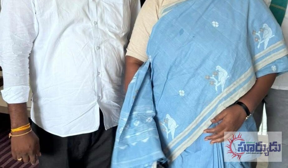 ఎరుగట్ల మండలం గ్రామం గుమ్మిర్యాల్ గోదావరి పుష్కరాల అభివృద్ధికి మంత్రి సీతక్కకు వినతి.