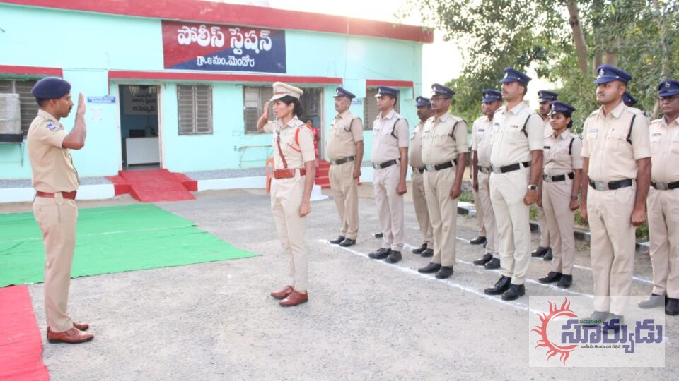 మెండోరా పోలీస్ స్టేషన్‌ను క్షుణ్ణంగా తనిఖీ చేసిన నిజామాబాద్ పోలీస్ కమిషనర్.