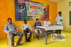 దివ్యాంశక్తి ఫౌండేషన్ ఆధ్వర్యంలో తానూర్ కేంద్రంలోని ఓంకార్ హాస్పిటల్ డాక్టర్ జోగ్ దండే చంద్రకాంత్ ఆధ్వర్యంలో దివ్యాంగులకు మొబిలిటీ స్టిక్స్ పంపిణీ