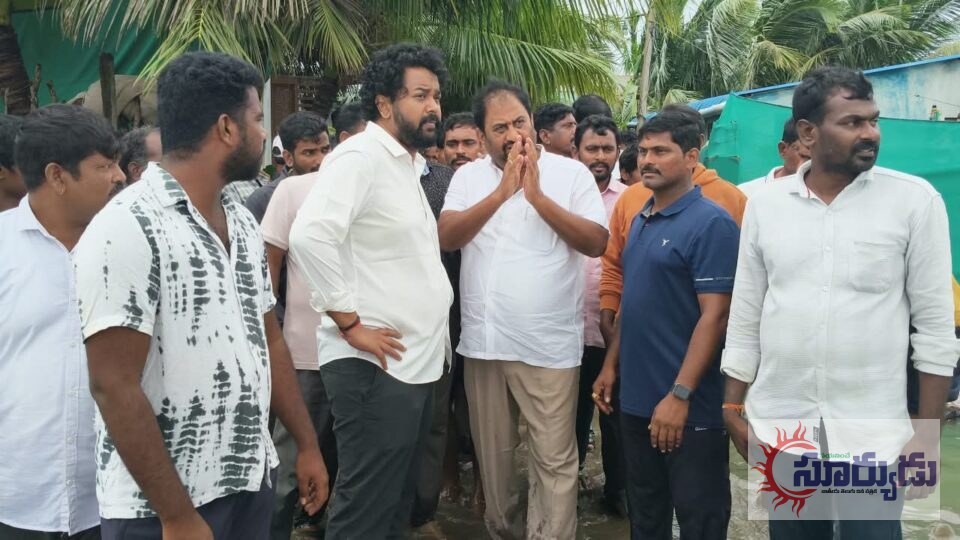 తీర ప్రాంతంలో తుఫాను బీభత్సం.. బాధితుల చెంతకు ఎమ్మెల్యే దాట్ల సుబ్బరాజు, ఎంపీ హరీష్ మాధుర్