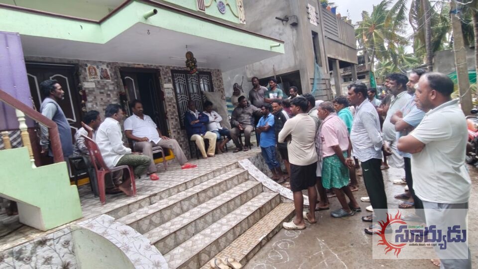 ప్రతికూల వాతావరణాన్ని సైతం లెక్కచేయని ప్రజా నాయకుడు – తుఫానులోనూ జనం మధ్యలోనే దాట్ల సుబ్బరాజు