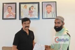 ఇద్దరికి LOC మంజూరు కాపీలను అందజేసిన మాజీ మంత్రి, ఎమ్మెల్యే వేముల ప్రశాంత్ రెడ్డి*,