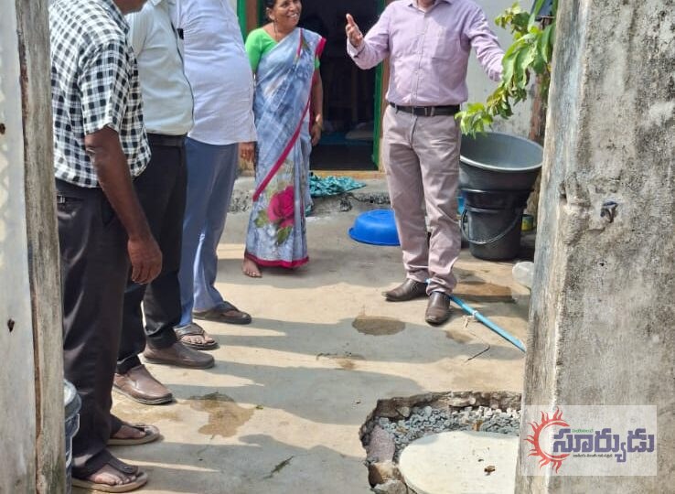ఇంకుడు గుంతలతో భూగర్భ జలాల పెంపు- ప్రతి ఇంటి దగ్గర ఇంకుడు గుంత నిర్మించుకోవాలి   -ఎంపీడీవో గంగుల సంతోష్ కుమార్,